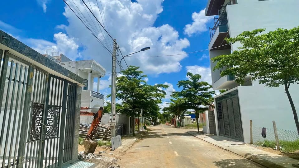cần bán gấp lô đất mặt tiền nhựa gần cầu bình điền,sổ hồng riêng,đông dân cư,95m2,giá chỉ 1ty780. - Ảnh chính